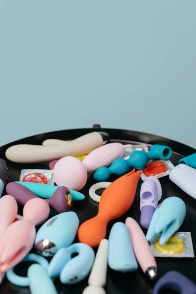 plein de jouer sexuelle posé sur une table